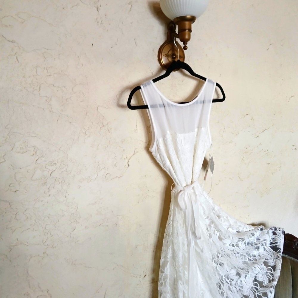 Danny@nicole beautiful lace evening dress size 12 ivory lace